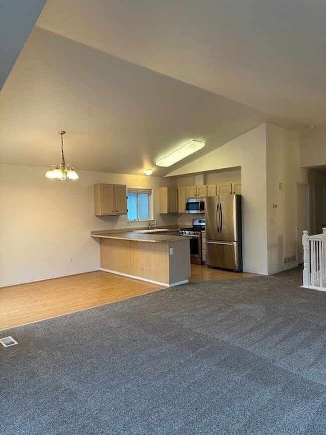 6521 Baby Bear Dr in Anchorage, AK - Building Photo - Building Photo