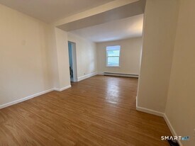 63 New St in Naugatuck, CT - Building Photo