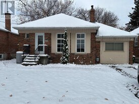 138 Poyntz Ave in Toronto, ON - Building Photo