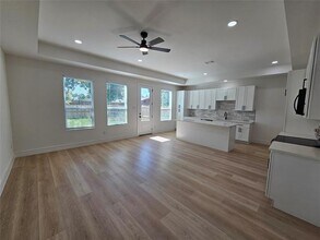 616 W Avenue F in Garland, TX - Building Photo - Building Photo