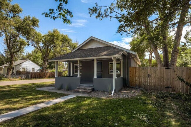 1090 Brentwood St in Lakewood, CO - Building Photo - Building Photo
