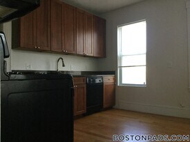 6 Bowdoin Park in Boston, MA - Building Photo