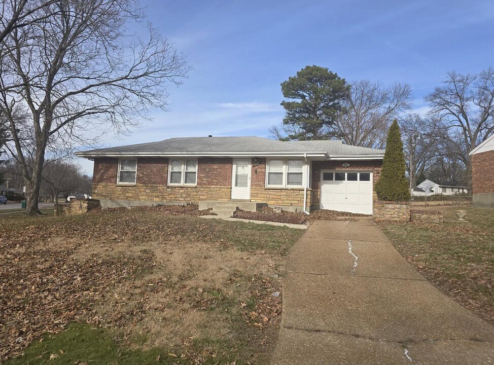 1255 Bosworth Dr in St. Louis, MO - Building Photo