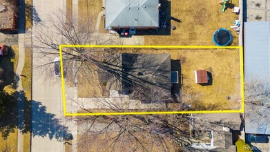 17511 Castle St in Roseville, MI - Building Photo - Building Photo