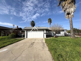 7572 El Terraza Dr in Sacramento, CA - Building Photo