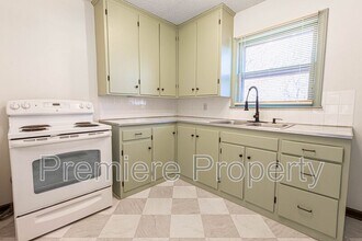 6123 Hadley St in Raytown, MO - Building Photo - Building Photo