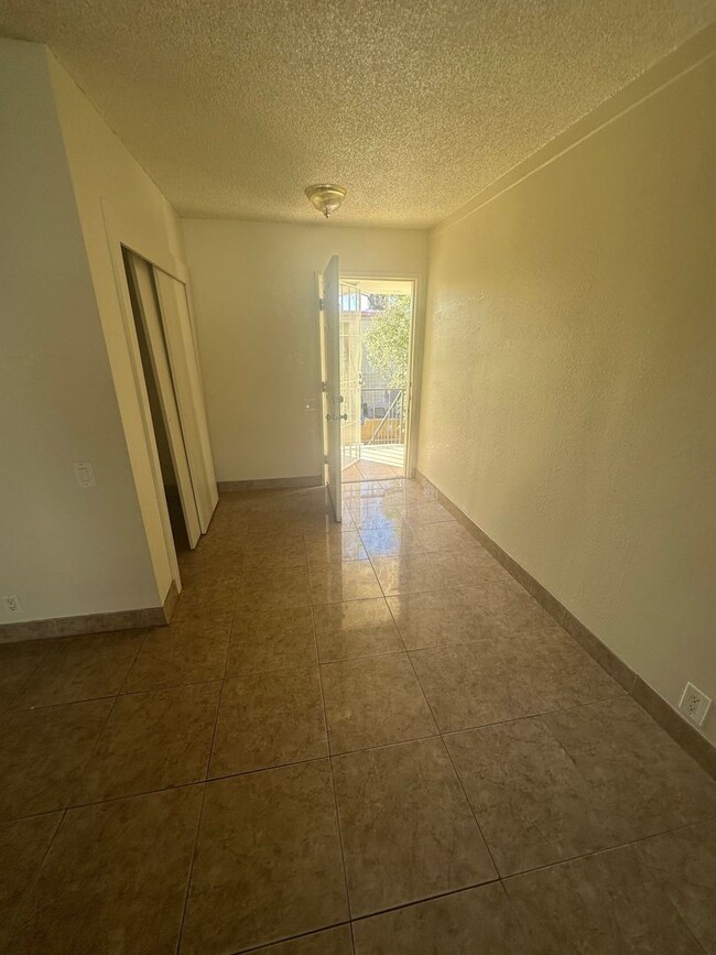 2921 Stewart Ave in Las Vegas, NV - Foto de edificio - Building Photo