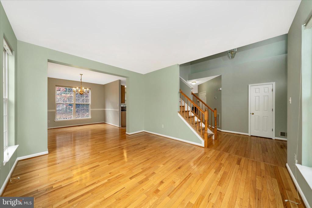 19316 Moon Ridge Dr in Germantown, MD - Building Photo