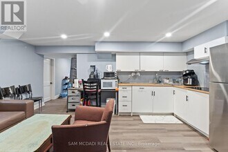 1527 Chiddingstone Cir in Mississauga, ON - Building Photo - Building Photo