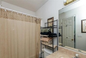 16 Krista Cir, Unit B in Candler, NC - Foto de edificio - Building Photo