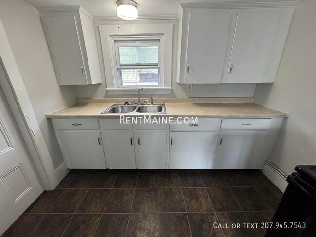 198 Center St