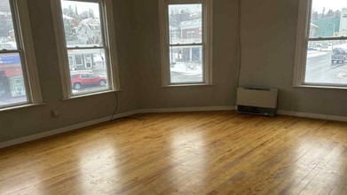 462 Railroad St in St Johnsbury, VT - Building Photo - Building Photo