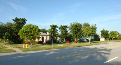 Seg-way in West Palm Beach, FL - Foto de edificio - Building Photo