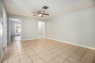 6660 W Fuqua St in Missouri City, TX - Building Photo - Building Photo