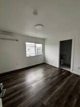 1674 W 36th Pl, Unit 4 in Los Angeles, CA - Foto de edificio - Building Photo