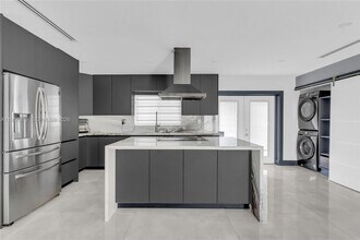 500 SW 64th Pkwy in Pembroke Pines, FL - Building Photo - Building Photo