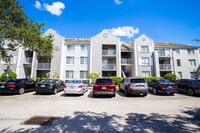 655 SW 111th Way, Unit 105 in Pembroke Pines, FL - Foto de edificio - Building Photo