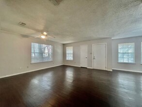 1211-1213-1213 Girard St in San Marcos, TX - Foto de edificio - Building Photo