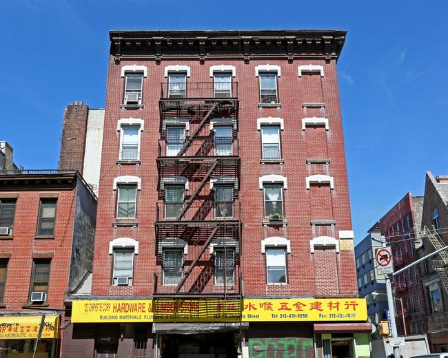 123 1/2 Chrystie St in New York, NY - Building Photo - Building Photo