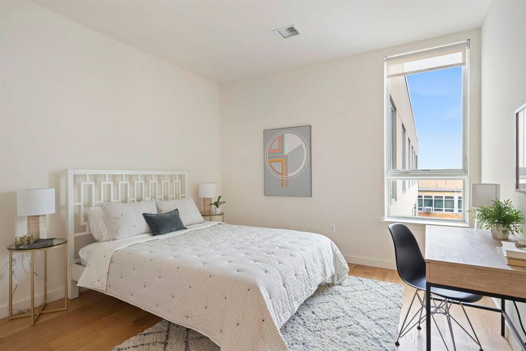 235 Pavonia Ave in Jersey City, NJ - Building Photo