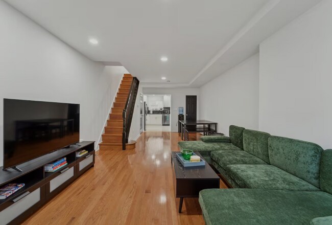 2328 S Warnock St in Philadelphia, PA - Building Photo - Building Photo