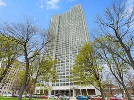 1700 E 56th St in Chicago, IL - Building Photo