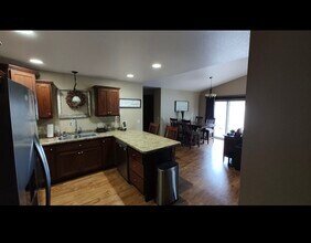 2525 Lake Ct in Altoona, WI - Foto de edificio - Building Photo