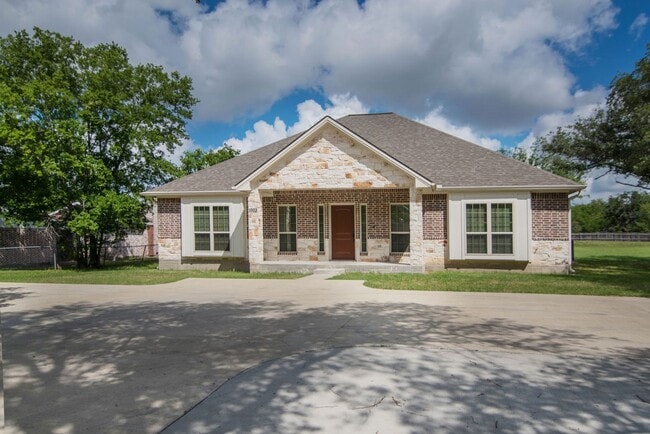 1003 Dominik Dr in College Station, TX - Building Photo - Building Photo