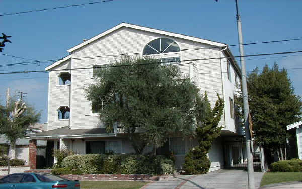 1050 Temple Ave in Long Beach, CA - Foto de edificio - Building Photo