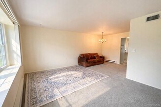 426 Aylesbury Ct in Ridge, NY - Building Photo - Building Photo