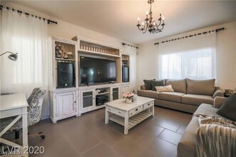 6427 Holland Hills St in Las Vegas, NV - Building Photo - Building Photo