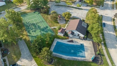 6104 Crofton Dr in Fort Wayne, IN - Building Photo - Building Photo