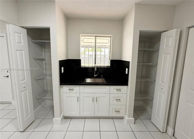 11311 SW 203rd Terrace in Miami, FL - Foto de edificio - Building Photo