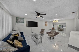 19621 NW 11th Ct in Miami, FL - Building Photo - Building Photo