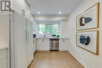 1106 Beechnut Rd in Oakville, ON - Building Photo - Building Photo