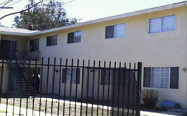 349 W Jackson St in Rialto, CA - Building Photo