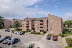 1011 Dundas St E in Mississauga, ON - Building Photo