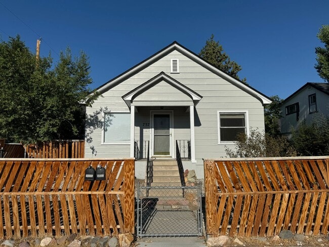 property at 737 16th St