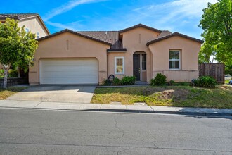 14 Vía Montalcino in American Canyon, CA - Building Photo - Building Photo