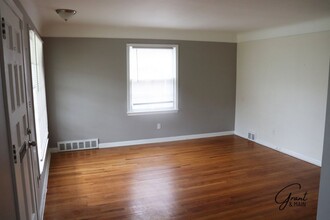 9311 Fenton Ave in Redford, MI - Building Photo - Building Photo