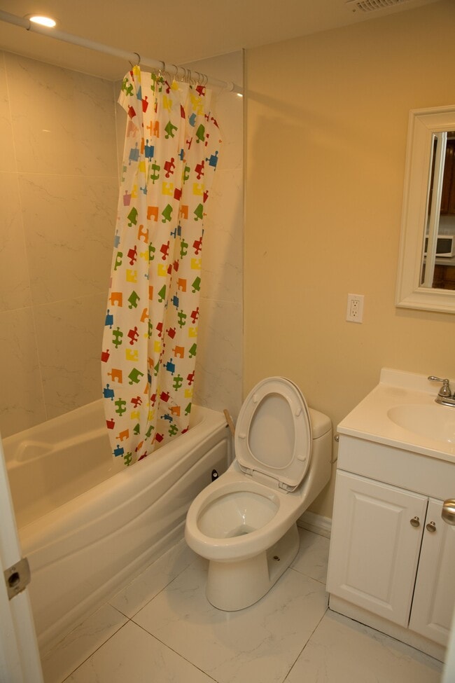 32 Durrington Crescent in Toronto, ON - Building Photo - Building Photo