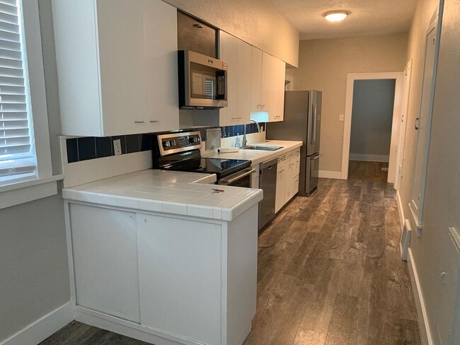 property at 424 W Cheyenne Rd