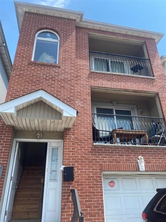 20 Bennett St in Jersey City, NJ - Building Photo