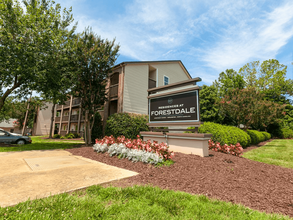 Residences at Forestdale in Burlington, NC - Foto de edificio - Building Photo