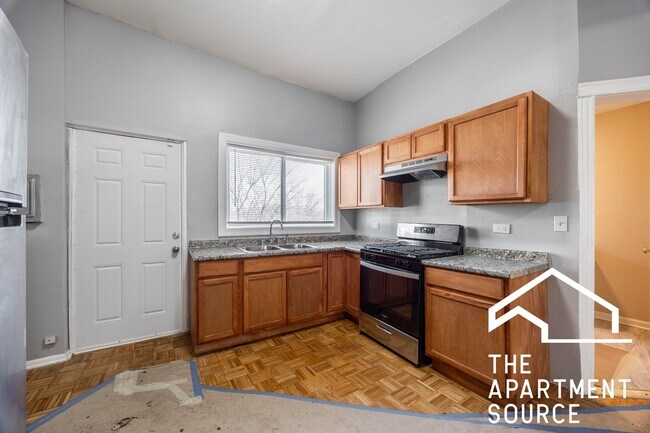 1877 N Milwaukee Ave, Unit 3 in Chicago, IL - Building Photo - Building Photo