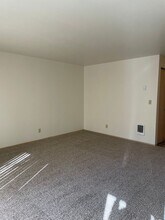 3104 Bluff Ave SE in Salem, OR - Building Photo - Building Photo