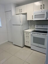 842 NE 209th St in Miami, FL - Building Photo - Building Photo