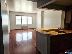 3104 City Pl in Edgewater, NJ - Building Photo - Building Photo