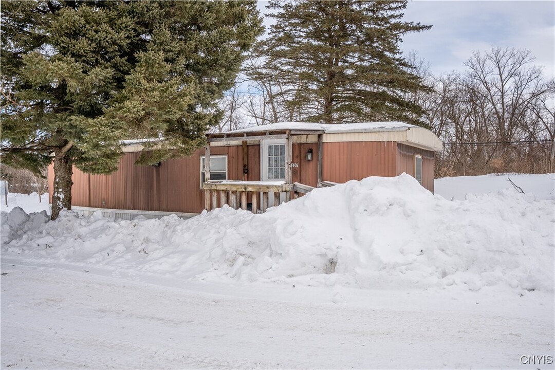 107 Mountain View Ln in Mohawk, NY - Building Photo