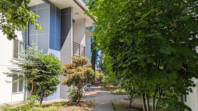 14635 NE 32nd St in Bellevue, WA - Building Photo - Building Photo